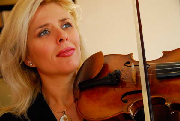 Clara CERNAT violon.jpg