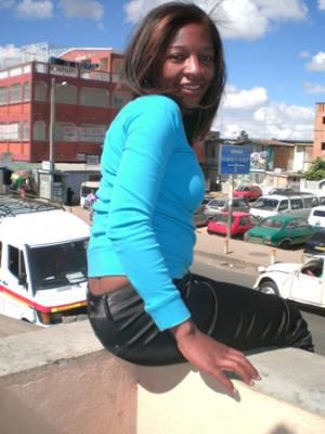 Le 03 / 05 / 2010 Je suis une une femme malgache de 28ans