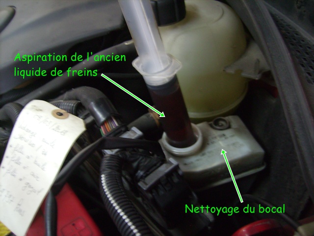 Changer et purger le liquide de frein + Contrôle - La mécanique