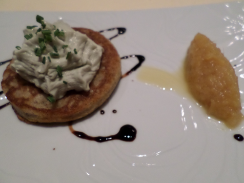 Blinis de sarrasin, crémet de Bleu et chutney d'ananas