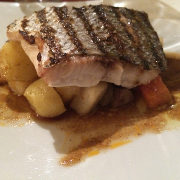 Filet de maigre sauvage et ses légumes rôtis au foie gras