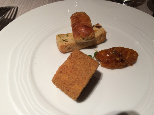 Foie gras en "tonneau" roulé au pain d'épices, marmelade d'oranges