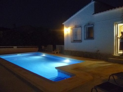 piscine la nuit