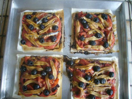 Tarte confit. oignon rouge anchois olives...