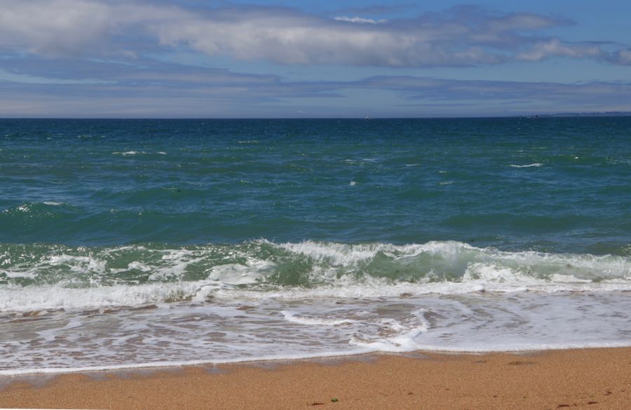 Barre d'Etel les nuages et la brume se dissipent, les bleu-verts deviennent toniques.