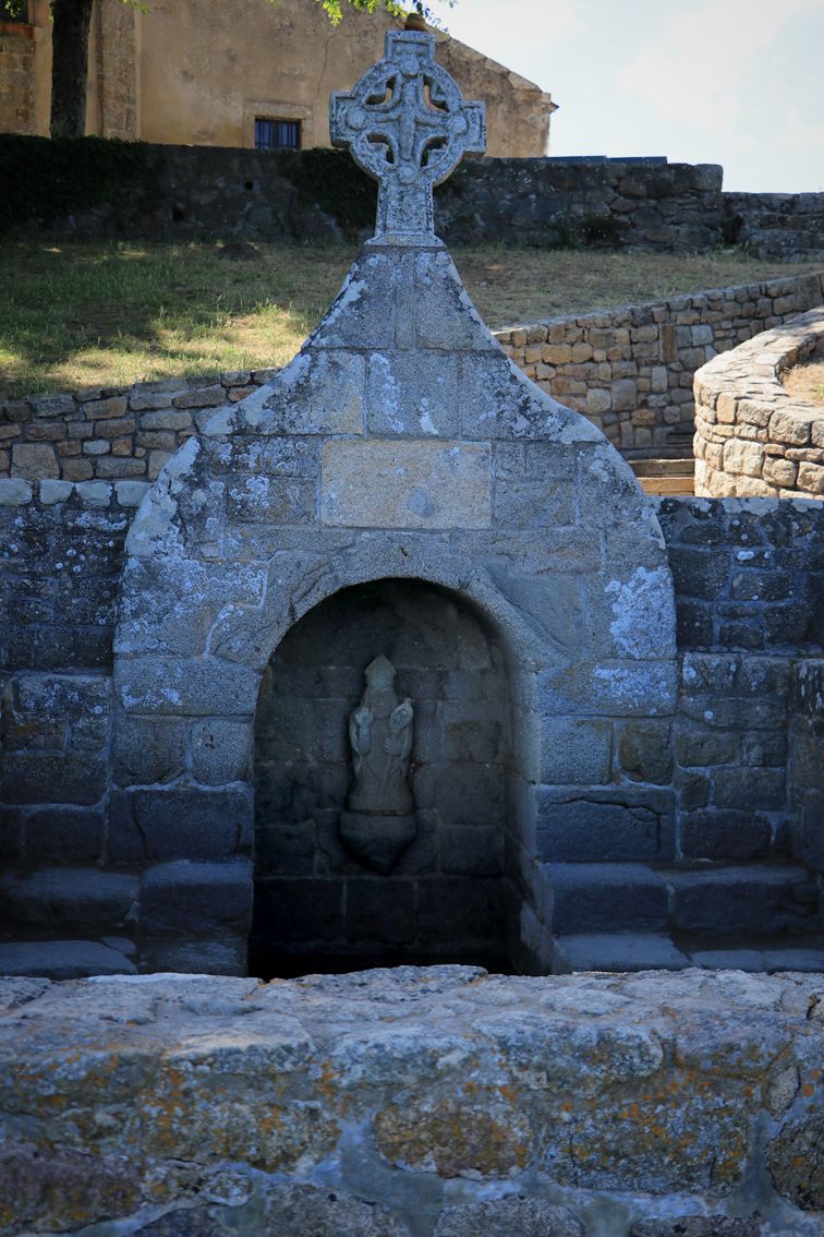 La fontaine miraculeuse de St-Cado