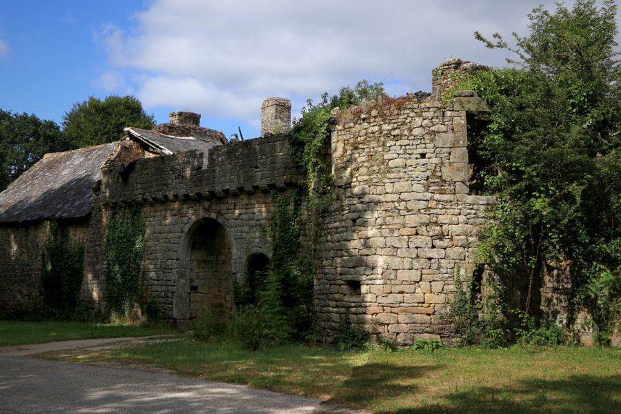 Les ruines du Château St Georges - Nostang