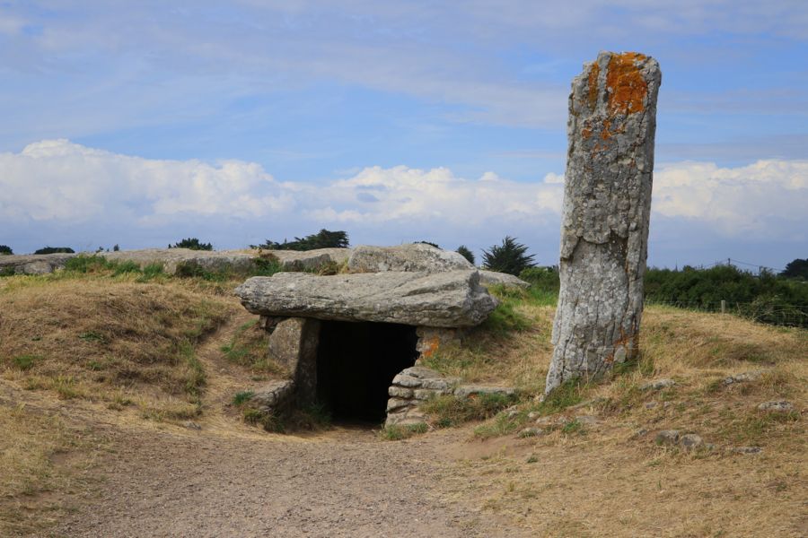 Le Dolmen de Pierres Plates.