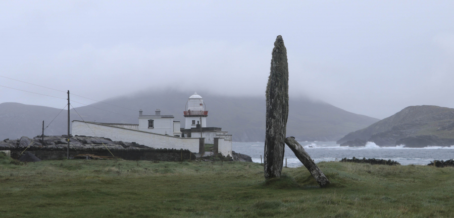 Le phare de Cromwell Point et le menhir de Glanleam