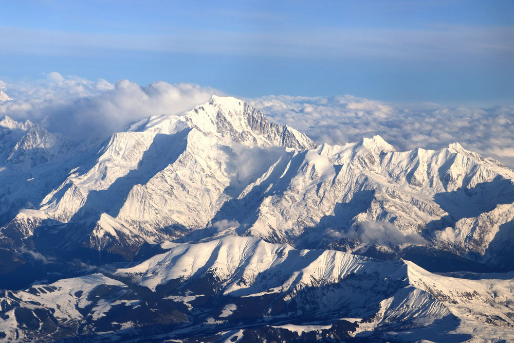 Survol des Alpes, chaîne des Aravis (74), le Mont Blanc