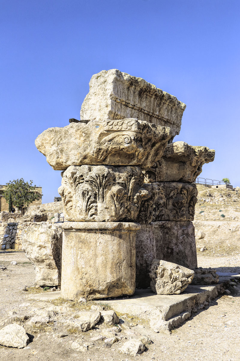 La citadelle, temple d'Hercule, détail ruines.