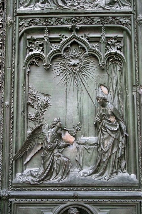 Annonciation, bronze,porte centrale du duomo de Milan
