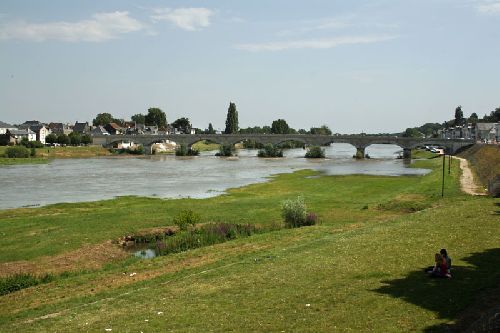 La Loire sert  d'écrin au château d'AMBOISE
