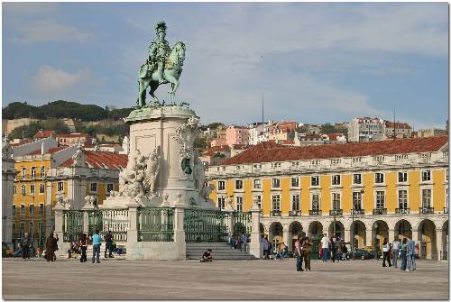 La grande place de Lisbonne, la Place du commerce