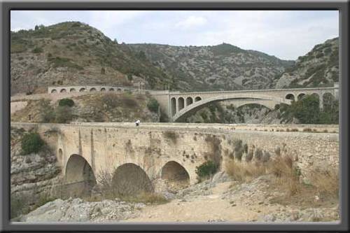Les trois ponts qui terminent les gorges de l'Hérault.