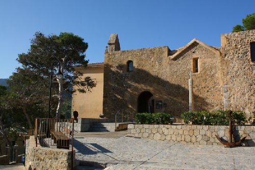 Le musée de la marine dans l'ancien ermitage du XIIIe s.