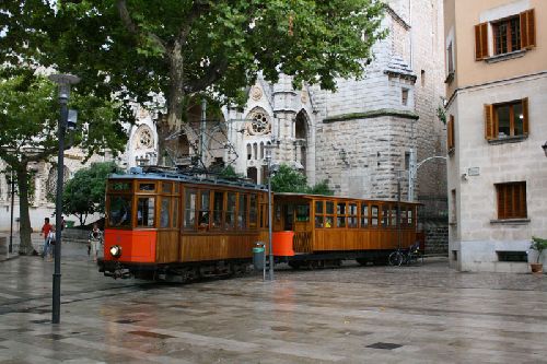 Le tram dans la ville de Soller