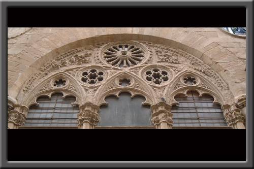 Dentelle de pierre sur les façades de l'église de Orsanmichele