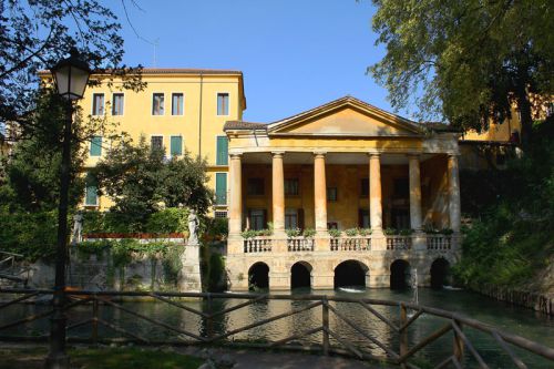Les jardins Salvi et la loggia Valmarana, de style palladien (1592)
