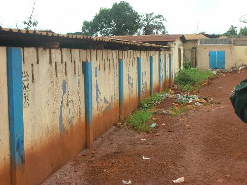 le mur qui va bientôt être détruit