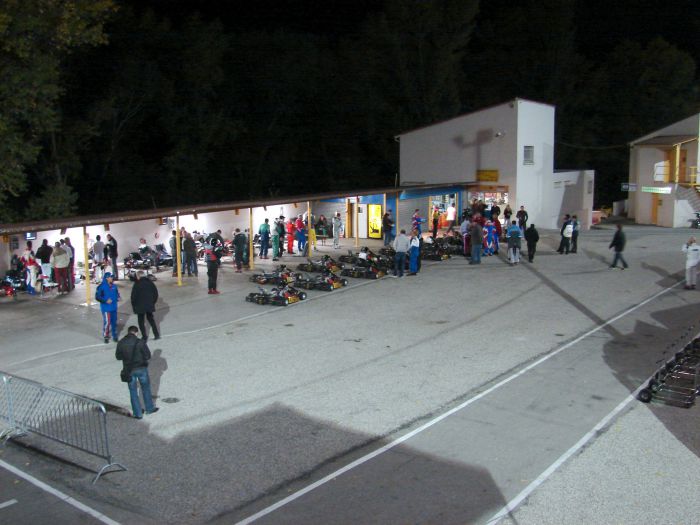 Le paddock la nuit (Les 6 Heures de France 2011 / La Roche-de-Glun)