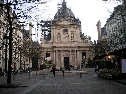 La place de la Sorbonne, dégagée