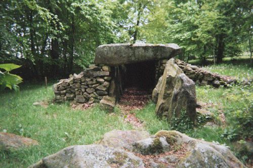 La hutte aux Gabelous, sépulture mégalithique