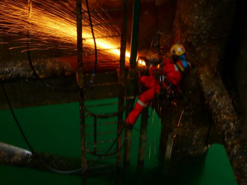 GRINDING IN THE JACK-HOUSE - CAMEROON - 2011