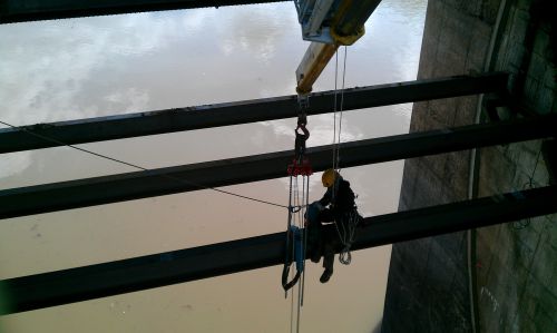 DISMANTLING METALLIC STRUCTURE - DAM OF GRANGEANT-FRANCE - 2012