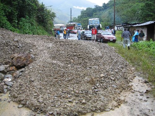 Route entre Lima et Pucallpa - éboulement de terrain