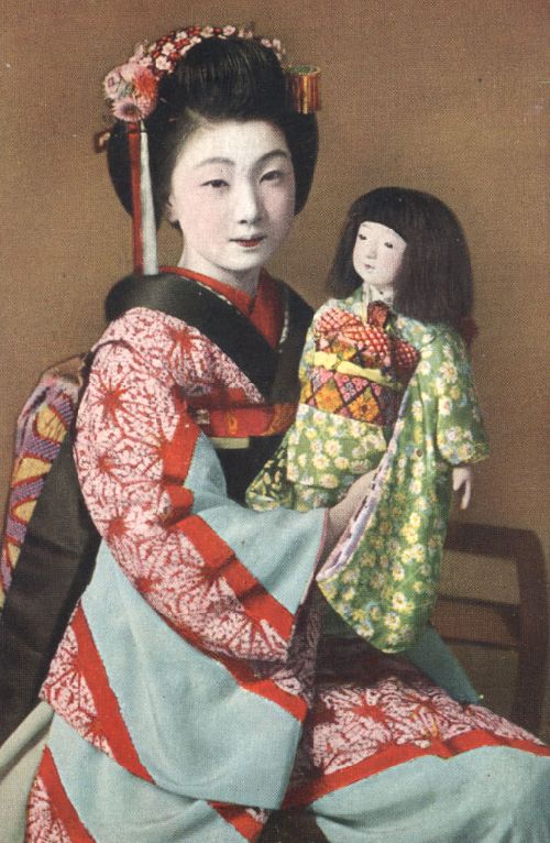 CPSM. Jeune Japonaise et sa Poupée en Gofun