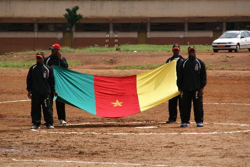 Finale de la Coupe du Cameroun de Baseball 2007 - Entrée du drapeau