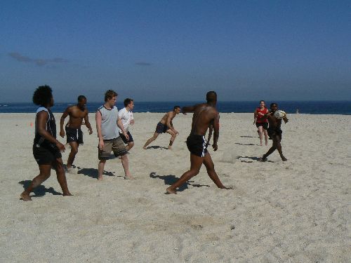 beach rugby avec les joueurs du township de LANGA