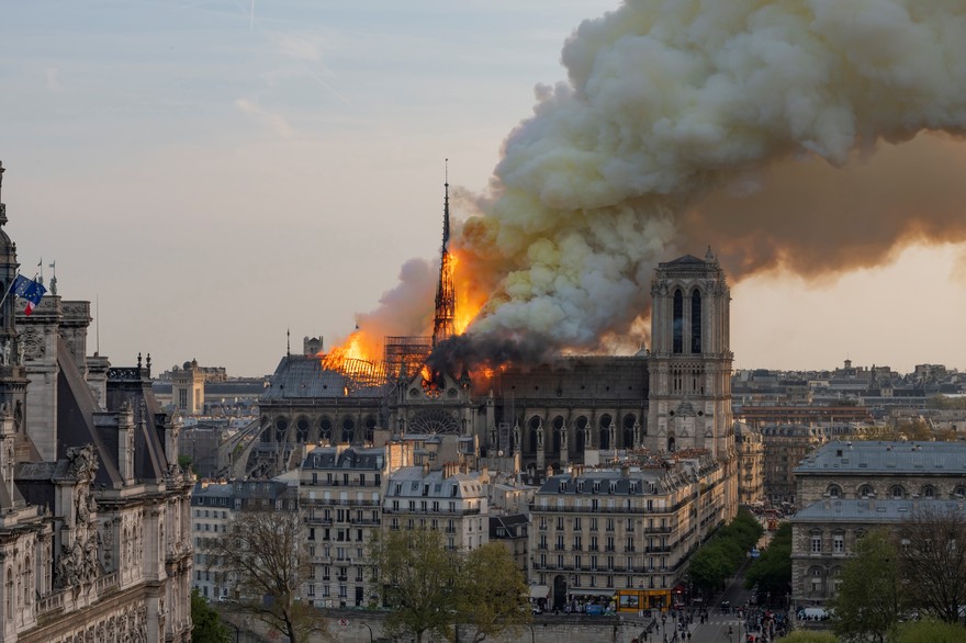 7797436656_notre-dame-de-paris-en-proie-aux-flammes-lundi-15-avril-2019.jpg