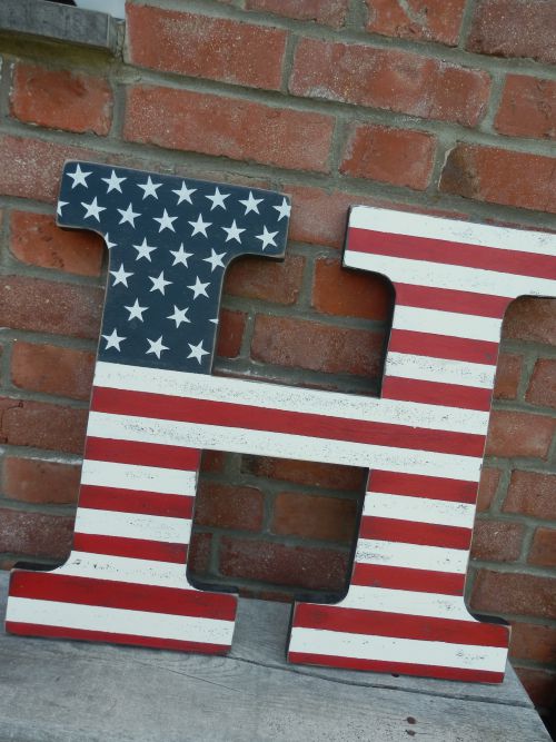 la lettre H( hugo ) en drapeau americain 