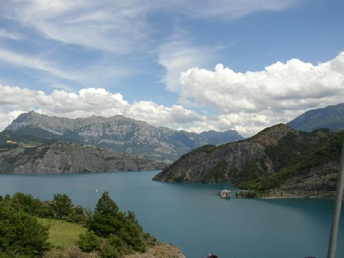 Le lac de Serre-ponson et la vallée de l'Ubaye