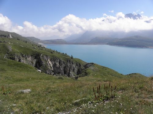 Avant d'attaquer l'Iseran un petit détour  vers le mont Cenis son barrage et son lac