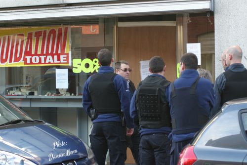 A  presque chaque sortie nos policiers sont équipés de gilets parre-balles. Une bonne sécurité