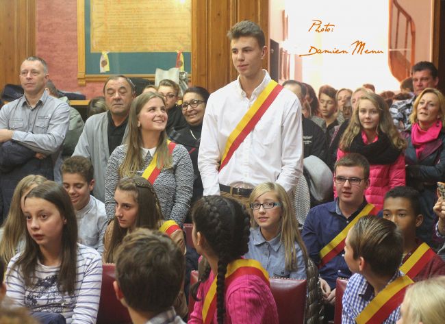 Debout, Marie Santraine et Alex Roussel ont été mis à l'honneur.Bravo a eux.