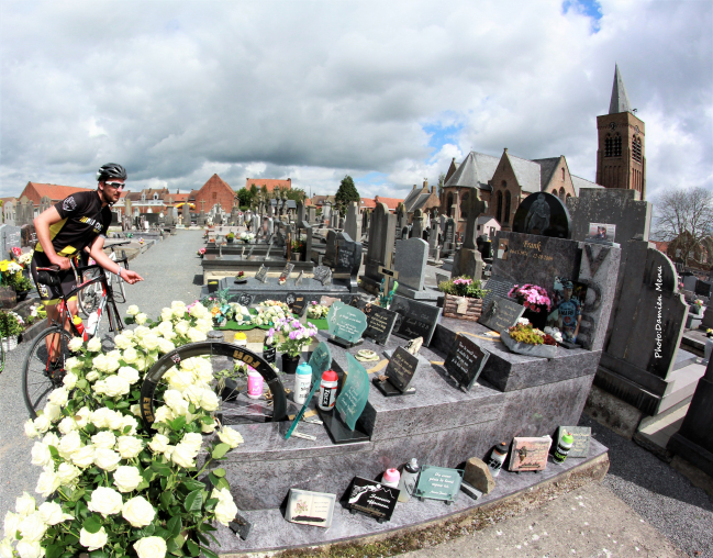 De nombreuses roses blanches seront déposées sur la tombe de Frank Vandenbroucke dimanche prochain.