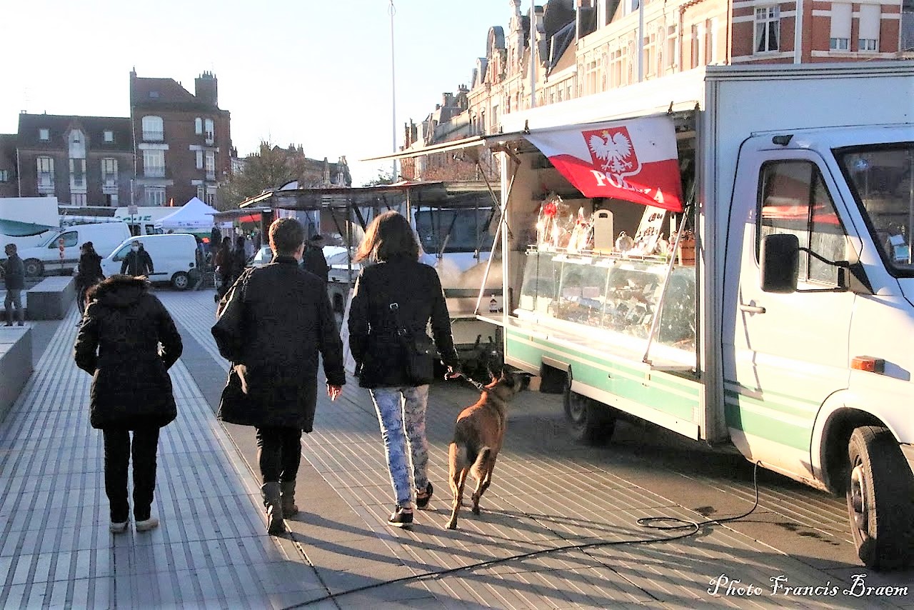 Balade au marché d'Armentières sous le soleil .