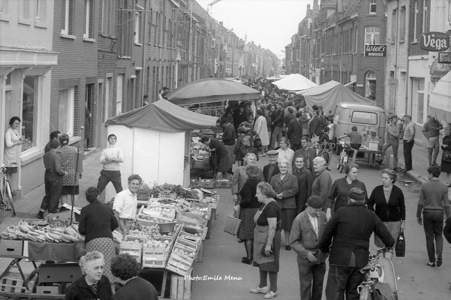 Le marché du Bizet faisait recette autrefois, il était même devenu une institution le samedi. Quel contraste avec le marché d'aujourd'hui.