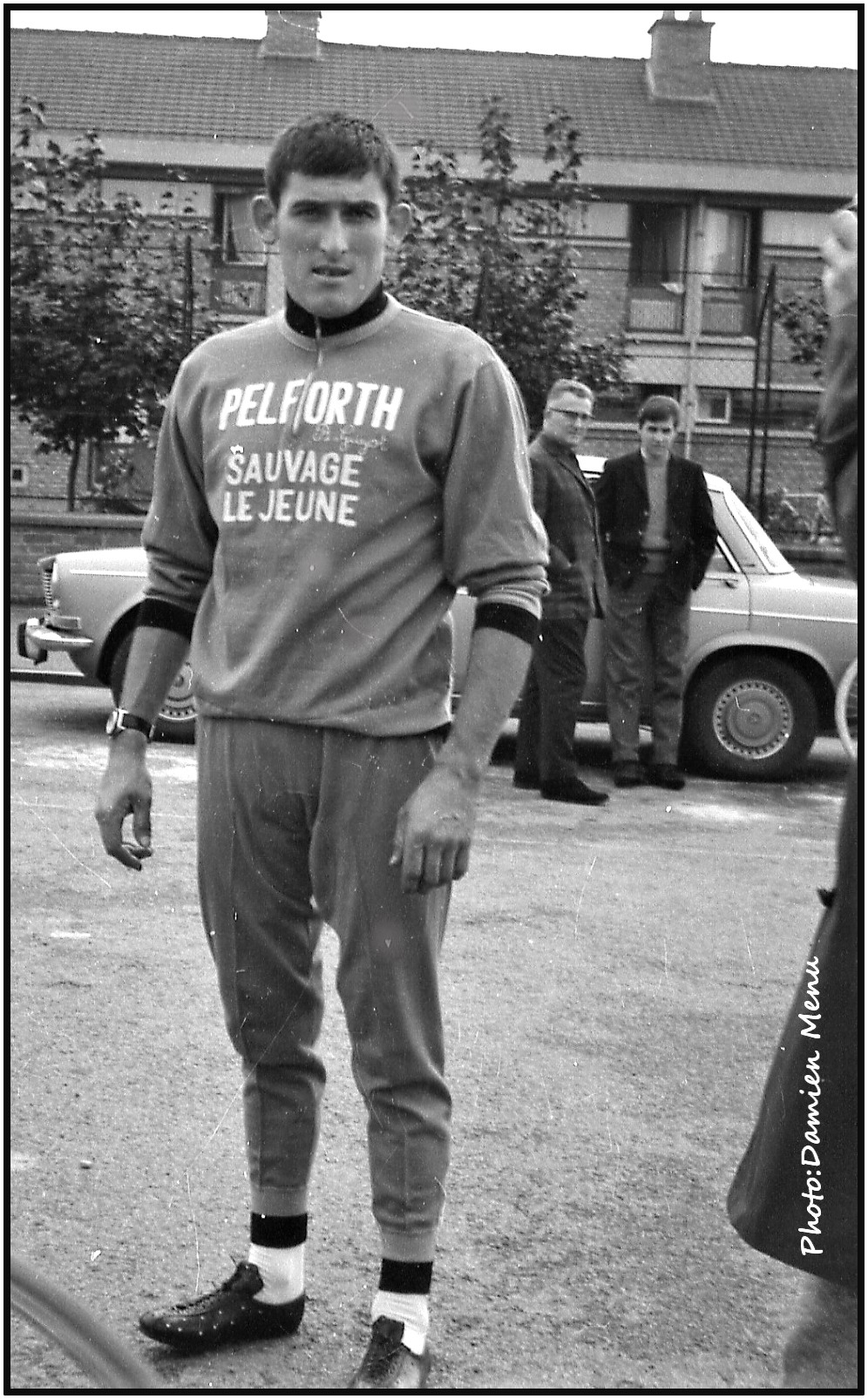 Les amateurs de cyclisme se souviendront de la venue de Bernard Guyot au critérium pour pros a Armentières dans le secteur Léo Lagrange(voir notre photo) dans les années 60 .