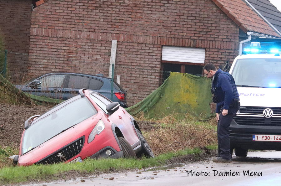 LE BIZET: Ce mercredi, peu avant midi, à hauteur de la rue du Touquet une voiture a versé au fossé