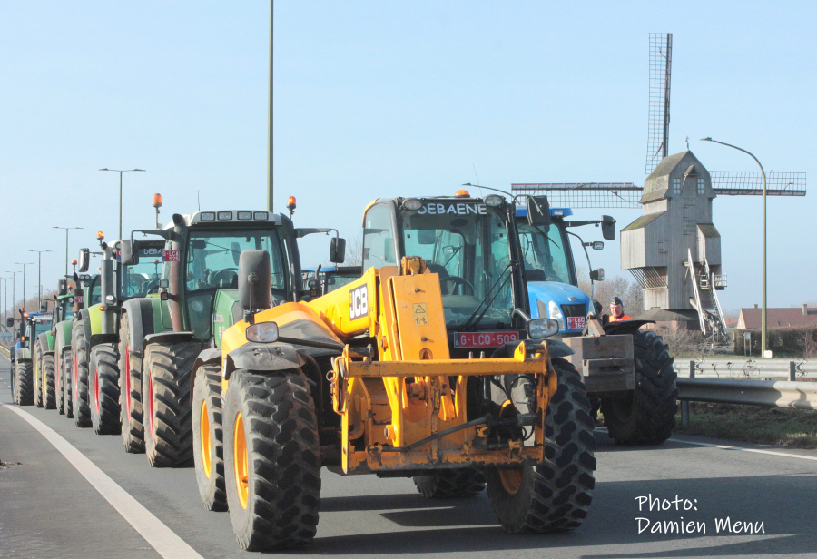 Cela s'est passé en 2024  Plus de 70 tracteurs ont bloqué un tronçon de la voie rapide. Une manifestation bon enfant.