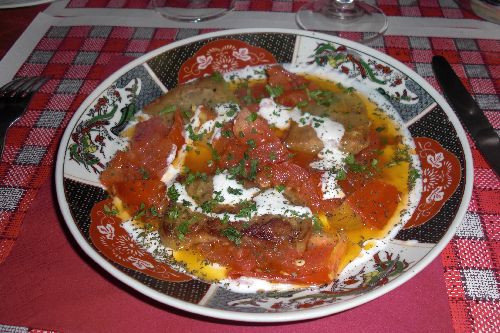 tomates marinées avec aubergine et sauce yaourth (recette afghane