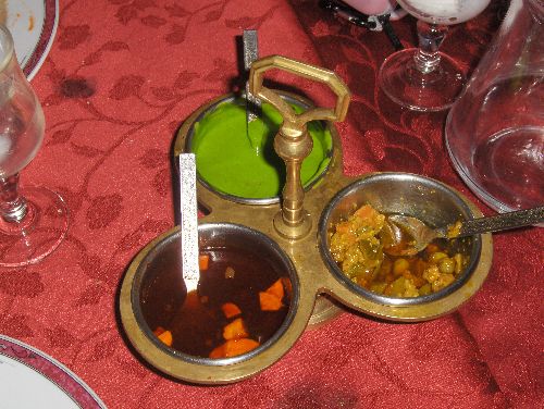 sauces pakistanaise : menthe, aigre-douce, et piméntée