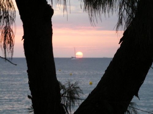 Le soleil se couche sur la Baie des Citrons...