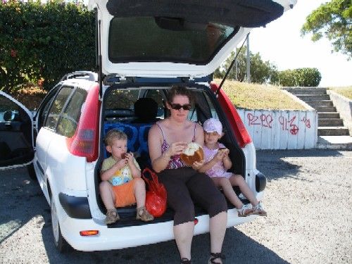 On en profite pour prendre nos marques dans la voiture de loc'. 