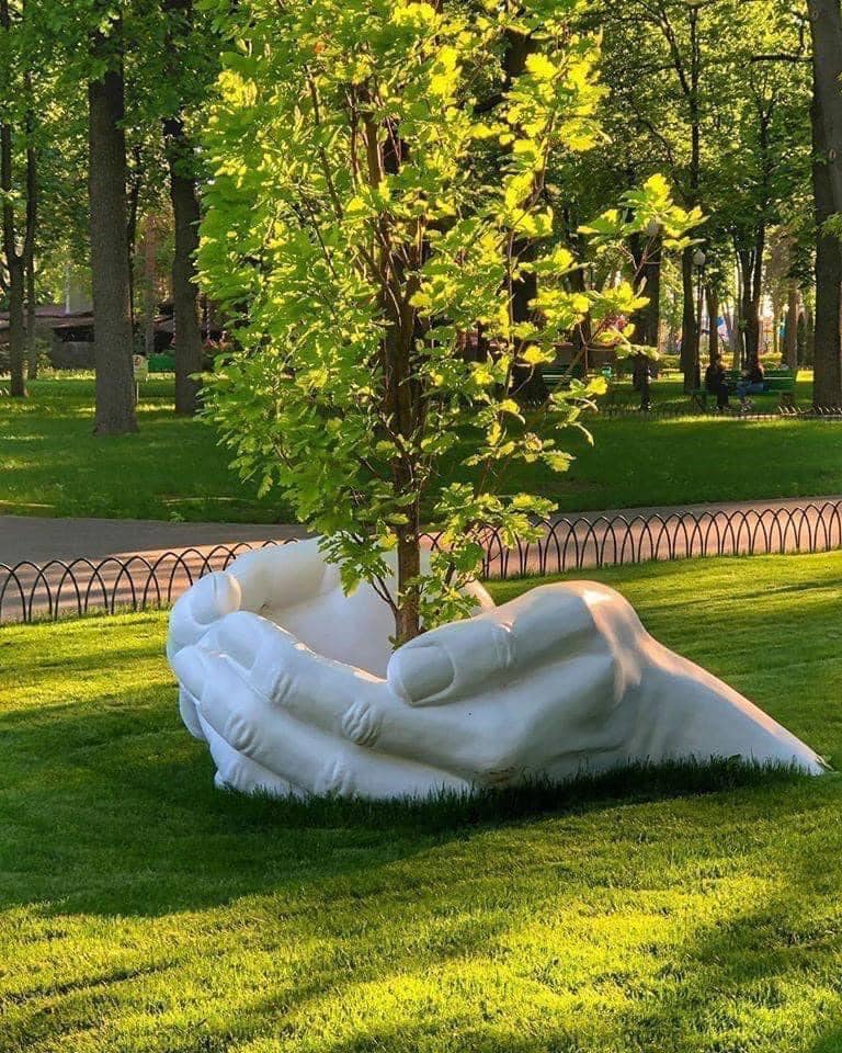 Incroyable jardinière sculpturale à Kharkiv Ukraine.jpg